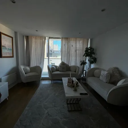 Apartment Entire Luxurious Flat In Beckton Excel Netflix & Free Wifi