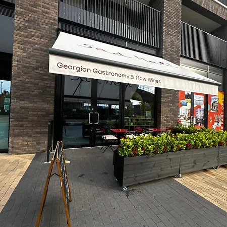 Entire Luxurious Flat In Beckton Excel Netflix & Free Wifi Apartment *