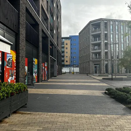 Apartment Entire Luxurious Flat In Beckton Excel Netflix & Free Wifi