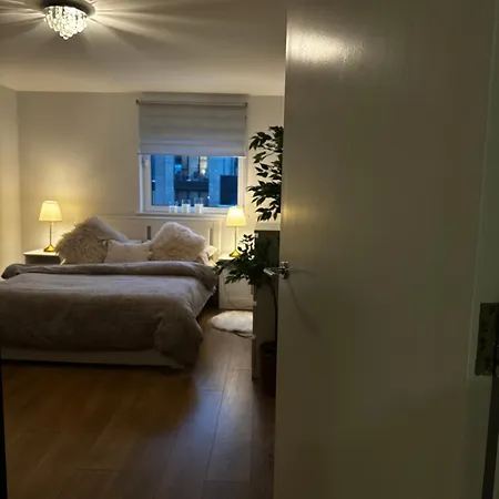 Entire Luxurious Flat In Beckton Excel Netflix & Free Wifi Apartment London