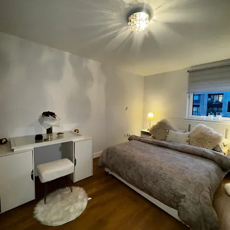 Entire Luxurious Flat In Beckton Excel Netflix & Free Wifi