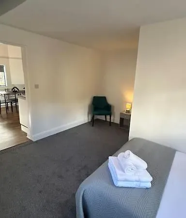 Ustay Fulham