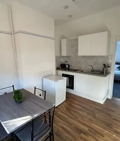 Ustay Fulham London