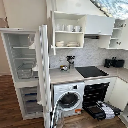 Ustay Fulham * London