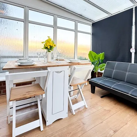 Warland House By Smart Corporate Holiday home *