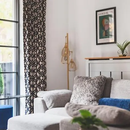 New Luxury 2 Bed Apartment *