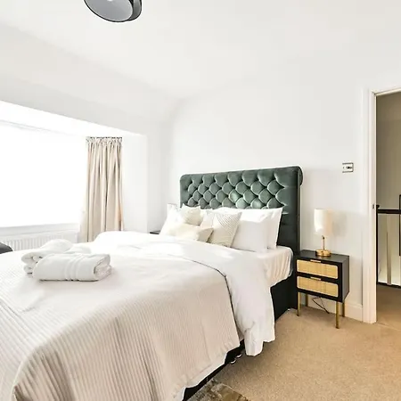 House With Garden Next Wembley Stadium Free Parking Apartment London