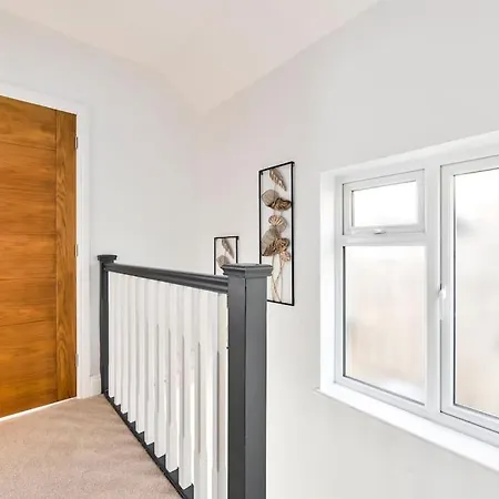 House With Garden Next Wembley Stadium Free Parking