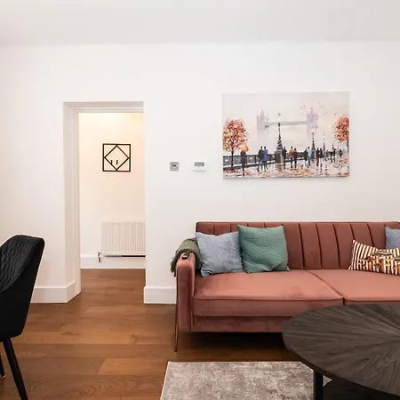 Stylish & Elegant 2-br Flat In Greenwich Apartment