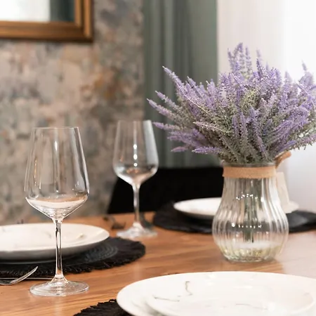 Apartment Stylish & Elegant 2-br Flat In Greenwich *
