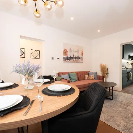 Stylish & Elegant 2-br Flat In Greenwich Apartment London