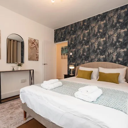Stylish & Elegant 2-br Flat In Greenwich