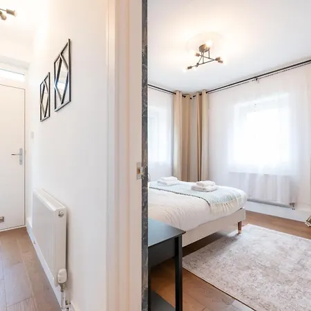 Apartment Stylish & Elegant 2-br Flat In Greenwich London
