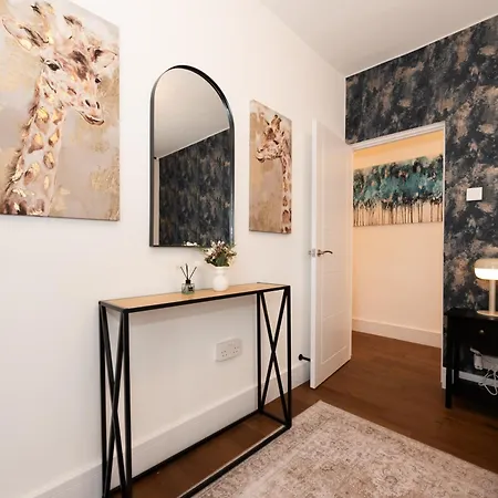 Stylish & Elegant 2-br Flat In Greenwich *