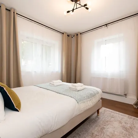 Apartment Stylish & Elegant 2-br Flat In Greenwich