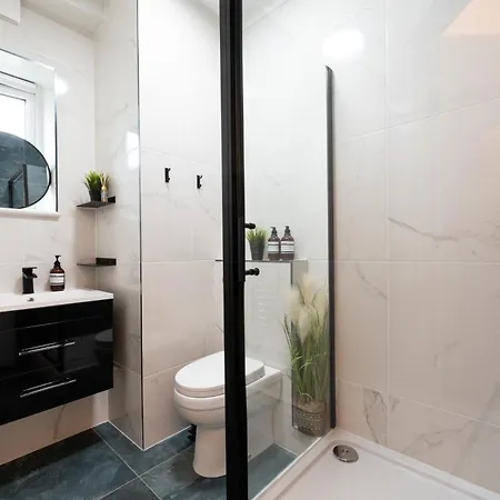 Stylish & Elegant 2-br Flat In Greenwich Apartment London