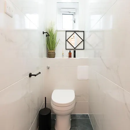 Stylish & Elegant 2-br Flat In Greenwich London