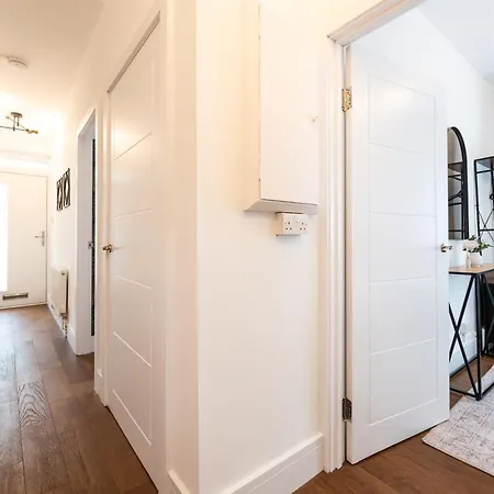 Stylish & Elegant 2-br Flat In Greenwich