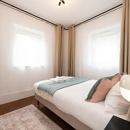 Stylish & Elegant 2-br Flat In Greenwich London