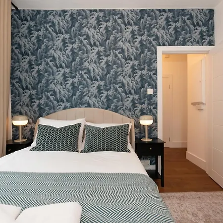 Stylish & Elegant 2-br Flat In Greenwich Apartment