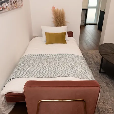 Stylish & Elegant 2-br Flat In Greenwich Apartment *