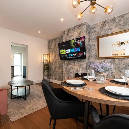 Stylish & Elegant 2-br Flat In Greenwich