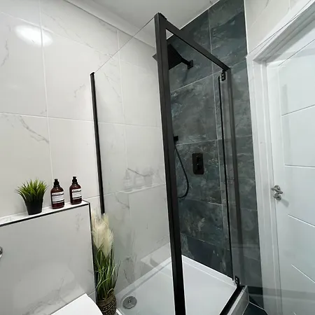 Stylish & Elegant 2-br Flat In Greenwich Apartment