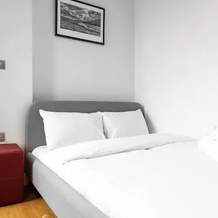 Apartment Trendy East Art73 *
