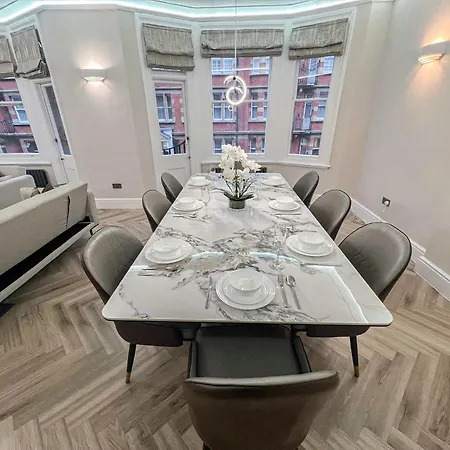 Lux 4 Bedroom In Baker St Near Regent's Park London