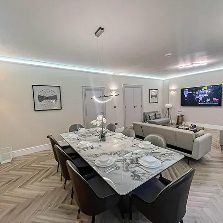 Lux 4 Bedroom In Baker St Near Regent's Park London