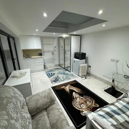 Charming Outback Apartment *