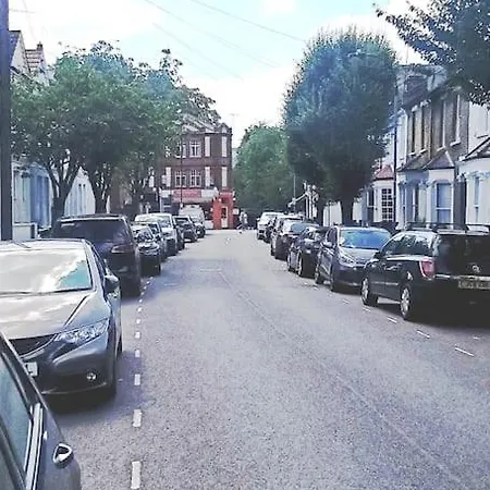 3 Bed Flat In Hammersmith Close To Underground