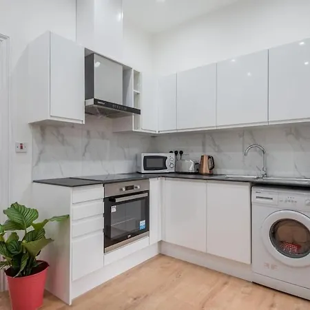 Apartment 3 Bed Flat In Hammersmith Close To Underground