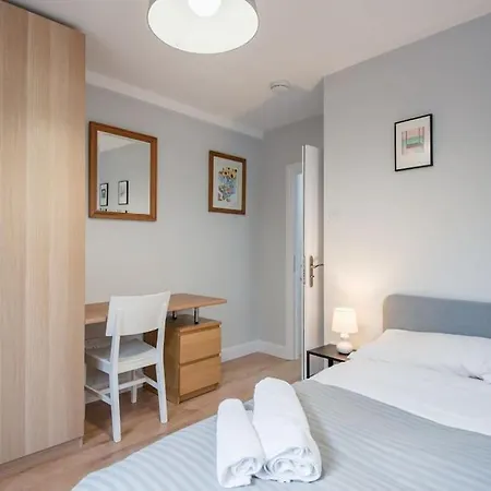 3 Bed Flat In Hammersmith Close To Underground Apartment London