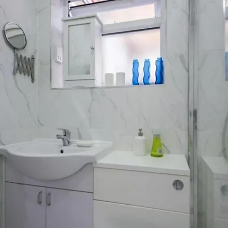 Apartment 3 Bed Flat In Hammersmith Close To Underground *