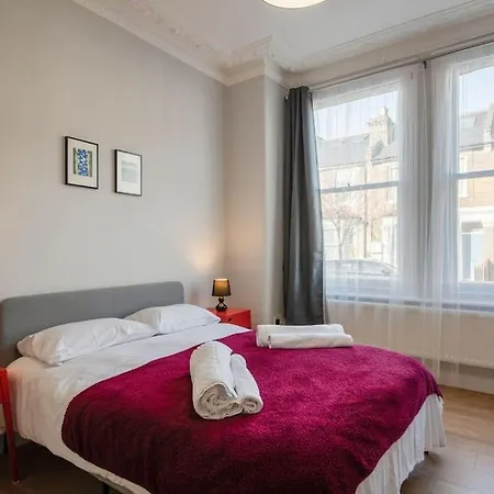 3 Bed Flat In Hammersmith Close To Underground London