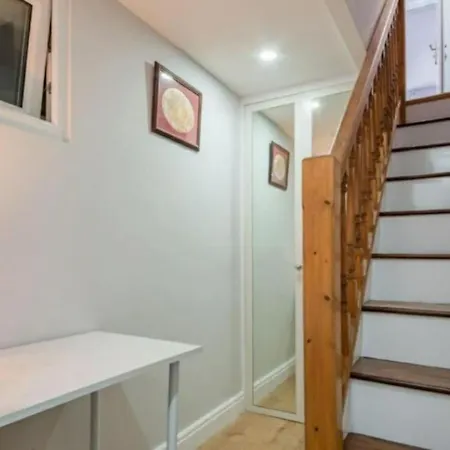 3 Bed Flat In Hammersmith Close To Underground Apartment *