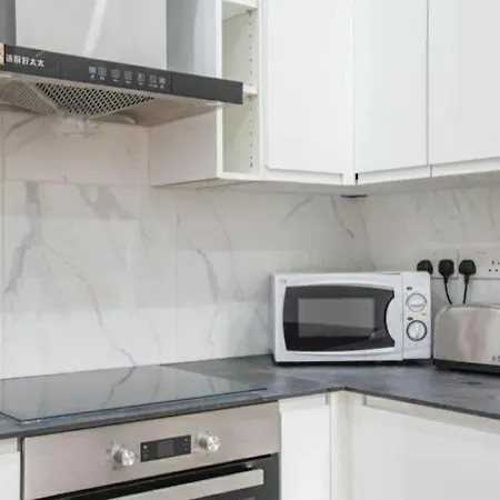 3 Bed Flat In Hammersmith Close To Underground