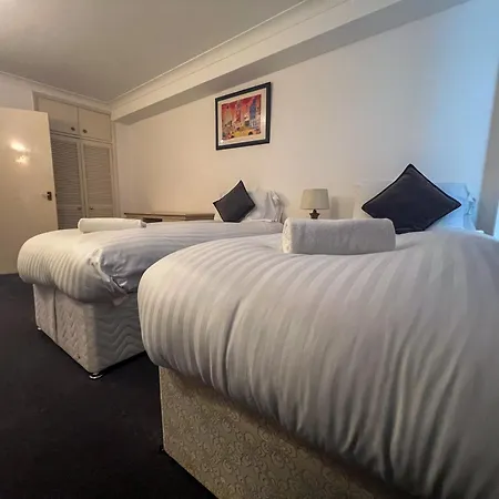 Apartment Hertford Court London
