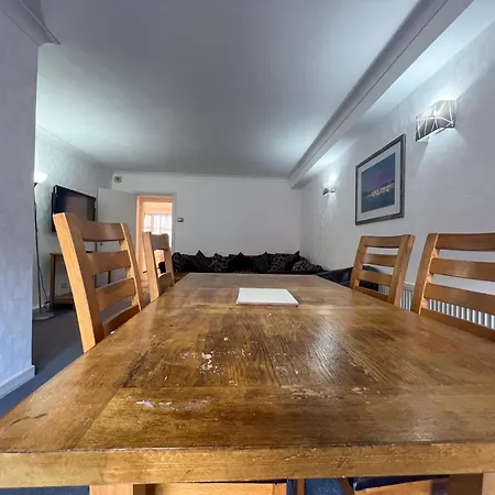 Apartment Hertford Court London