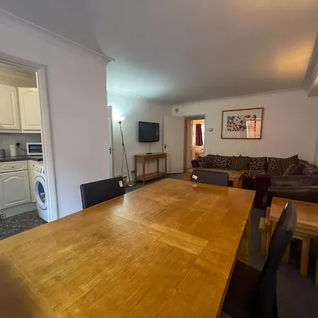 Hertford Court Apartment *