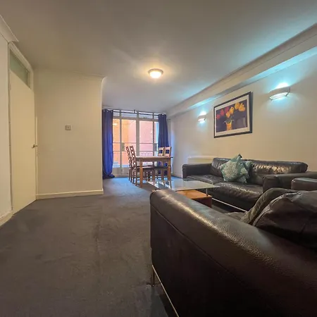 Apartment Hertford Court London