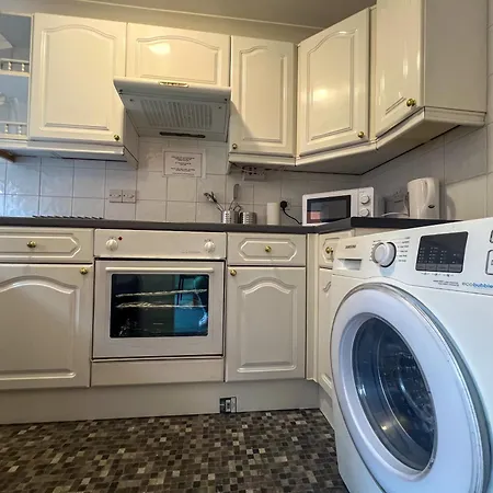 Hertford Court Apartment *