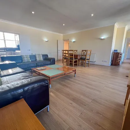 Apartment Hertford Court *