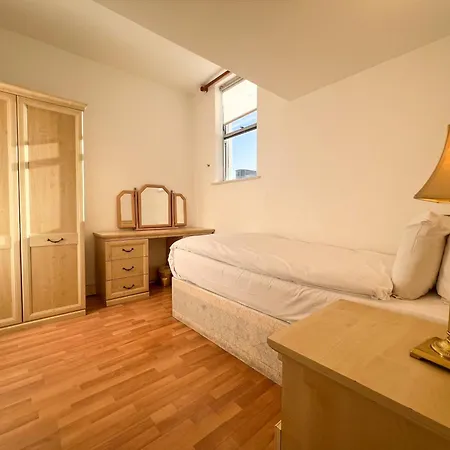 Hertford Court Apartment *