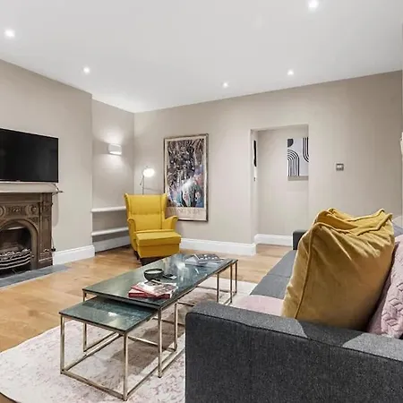 Apartment Elegant 2 Bedroom Flat In Prime