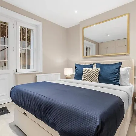 Elegant 2 Bedroom Flat In Prime Apartment *