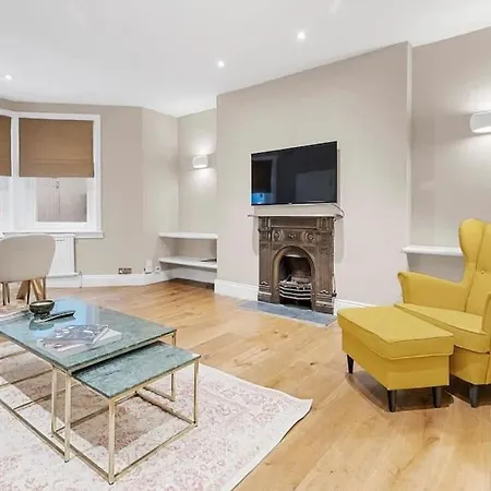 Elegant 2 Bedroom Flat In Prime Apartment
