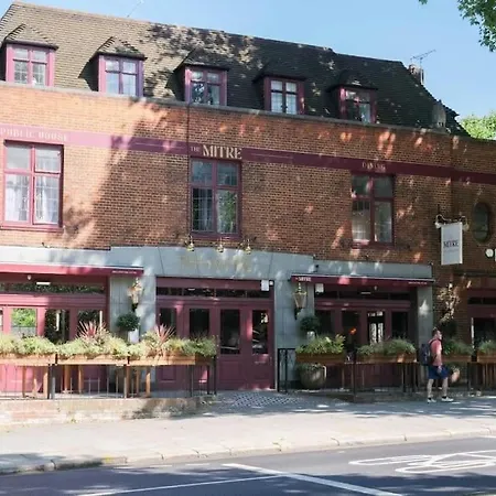 Elegant 2 Bedroom Flat In Prime Apartment