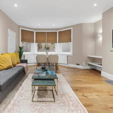 Elegant 2 Bedroom Flat In Prime *